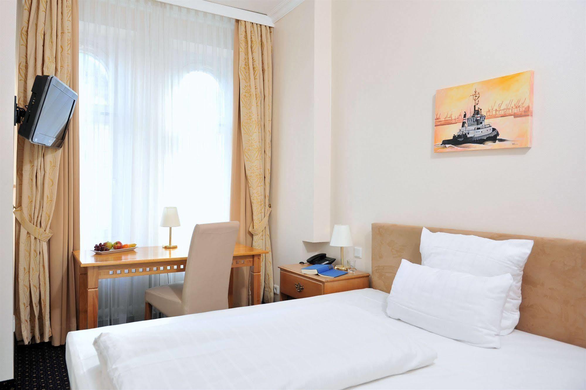 Hotel Fuerst Bismarck Hamburg Bagian luar foto